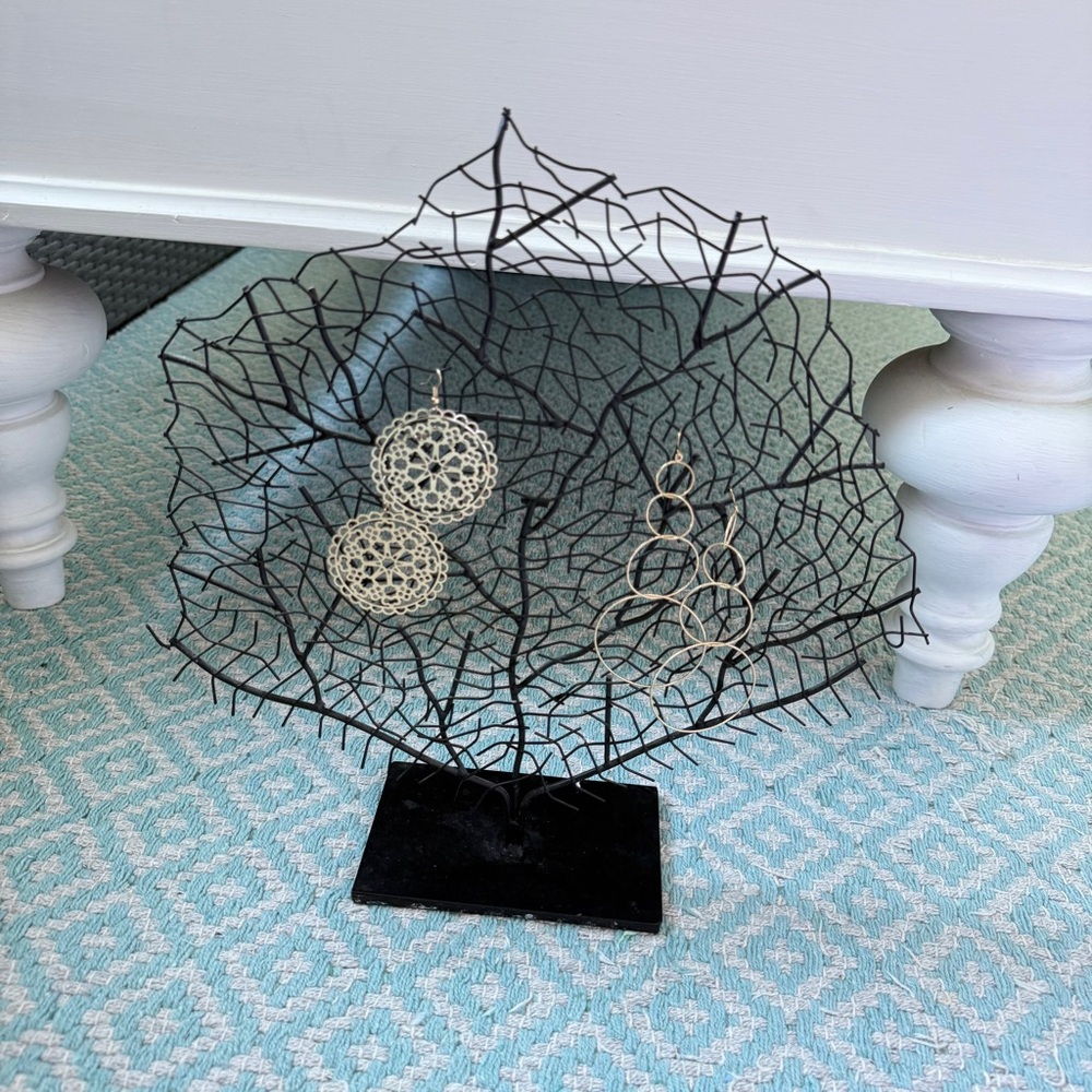 Black Jewelry Organizer Stand